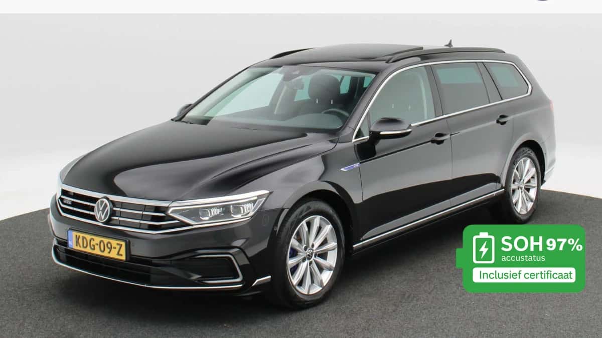 Volkswagen Passat (2022) — foto 1