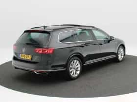 Volkswagen Passat (2022) thumbnail 2