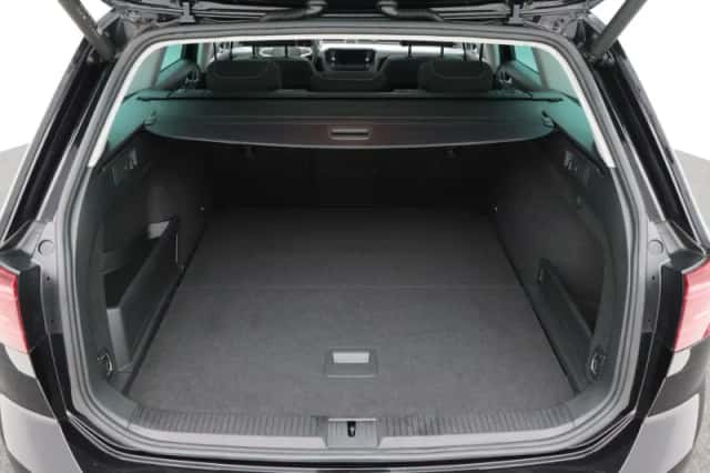 Volkswagen Passat (2022) thumbnail 15