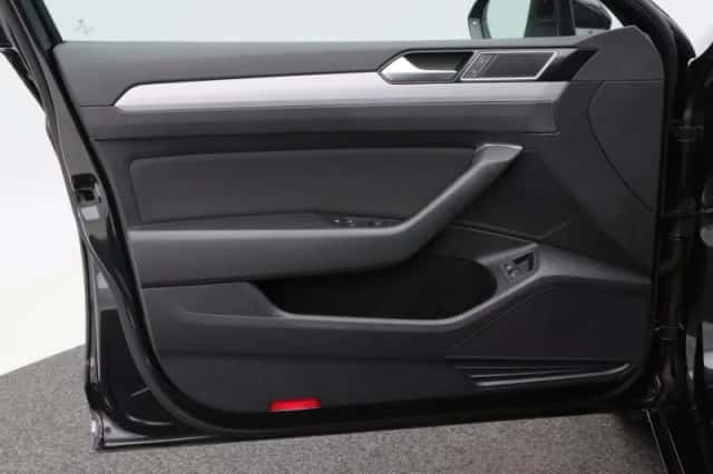 Volkswagen Passat (2022) thumbnail 17