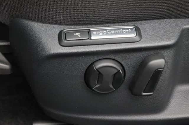 Volkswagen Passat (2022) thumbnail 22