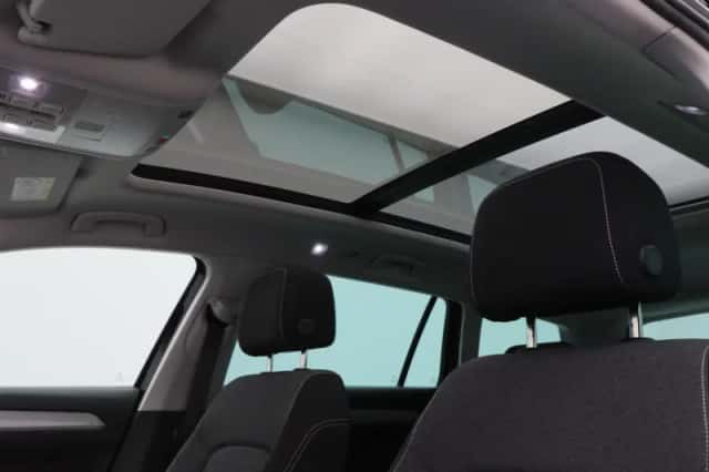 Volkswagen Passat (2022) thumbnail 23