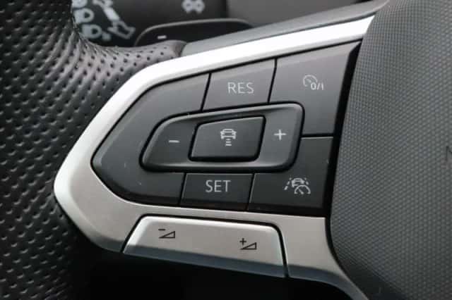 Volkswagen Passat (2022) thumbnail 25