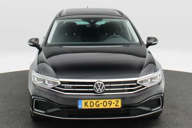 Volkswagen Passat (2022) thumbnail 4