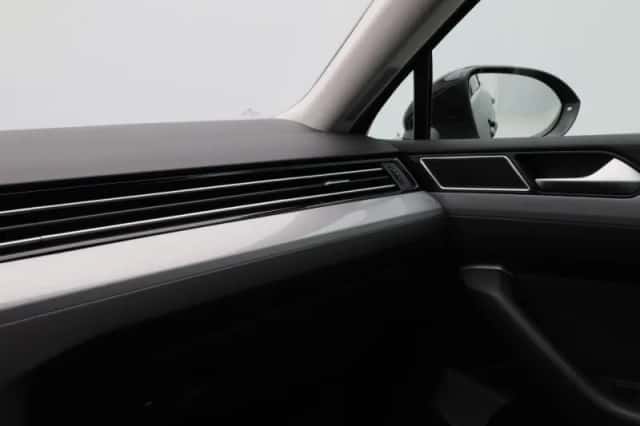Volkswagen Passat (2022) thumbnail 34