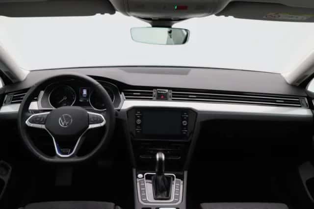 Volkswagen Passat (2022) thumbnail 37