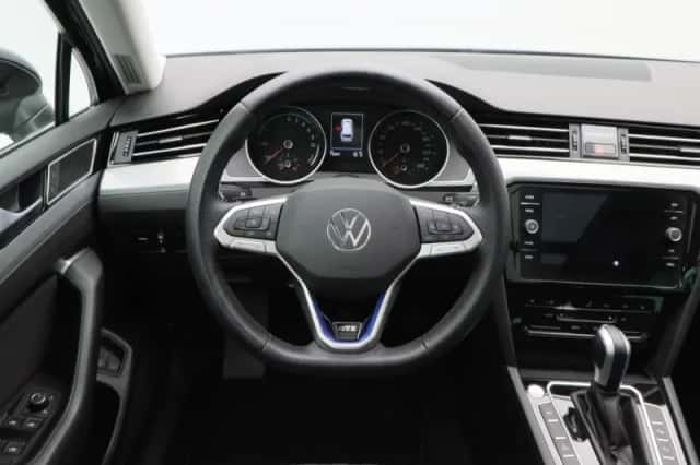 Volkswagen Passat (2022) thumbnail 38
