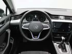 Volkswagen Passat (2022) thumbnail 38