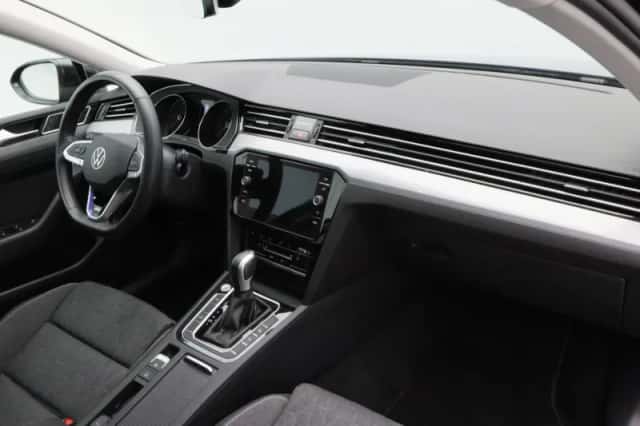 Volkswagen Passat (2022) thumbnail 40