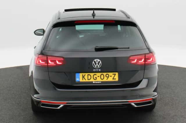 Volkswagen Passat (2022) thumbnail 5
