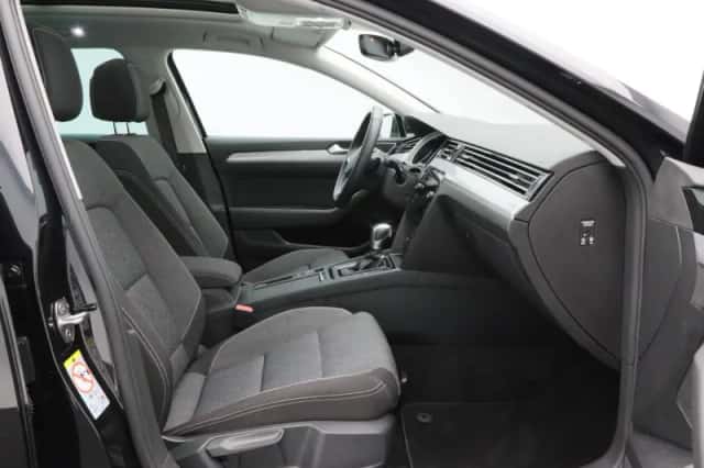 Volkswagen Passat (2022) thumbnail 41