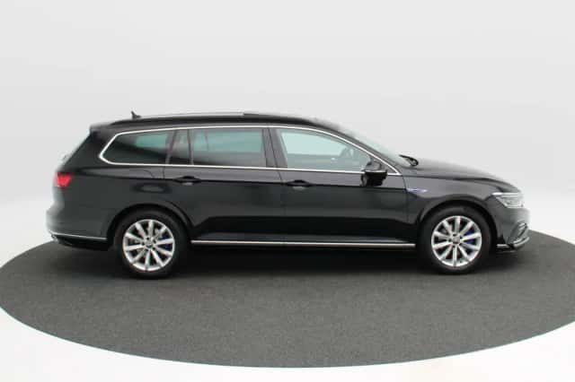 Volkswagen Passat (2022) thumbnail 6