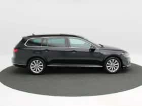 Volkswagen Passat (2022) thumbnail 6