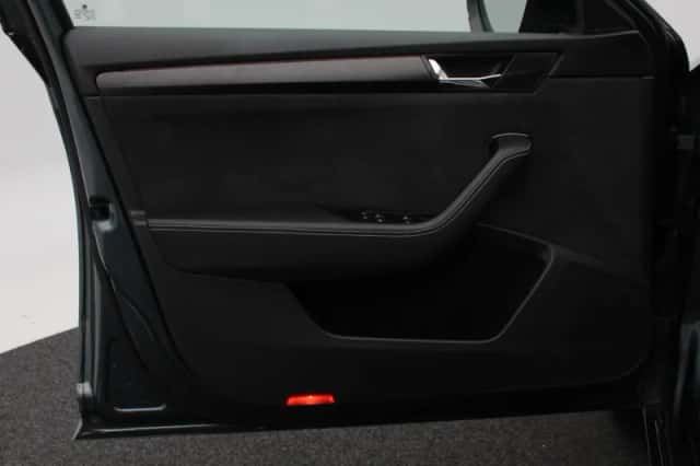 Škoda Superb (2020) thumbnail 17