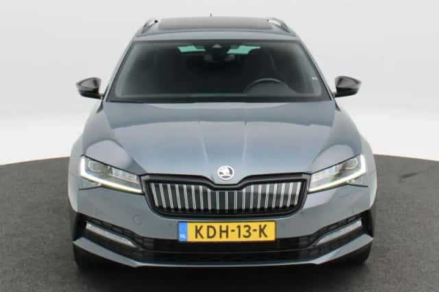 Škoda Superb (2020) thumbnail 3