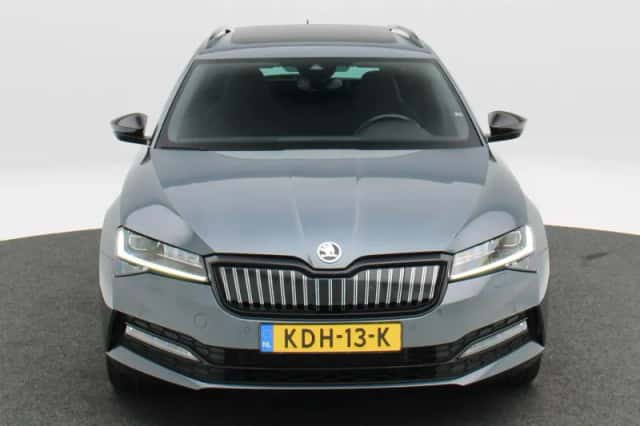 Škoda Superb (2020) thumbnail 4