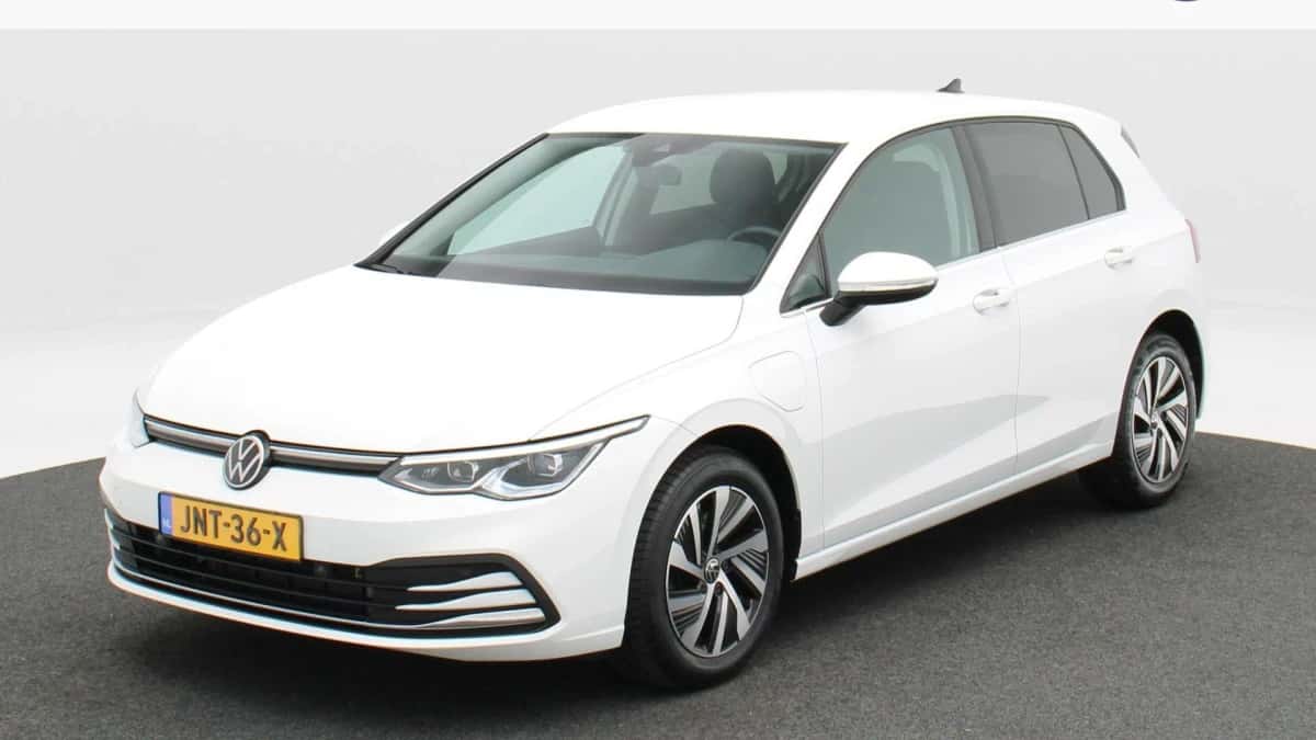 Volkswagen Golf (2022) — foto 1