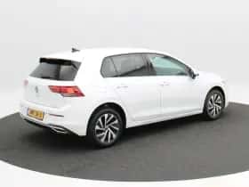 Volkswagen Golf (2022) thumbnail 2
