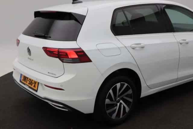 Volkswagen Golf (2022) thumbnail 13