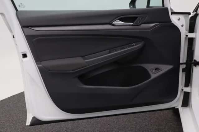 Volkswagen Golf (2022) thumbnail 15