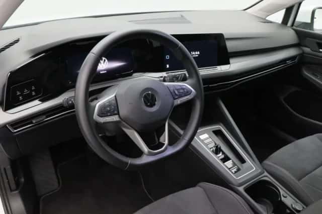 Volkswagen Golf (2022) thumbnail 3