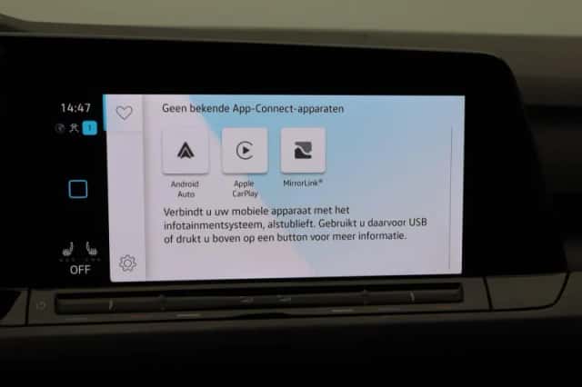 Volkswagen Golf (2022) thumbnail 25