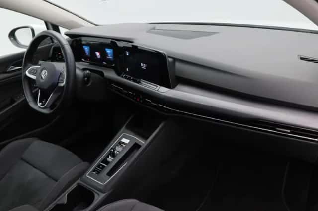 Volkswagen Golf (2022) thumbnail 32