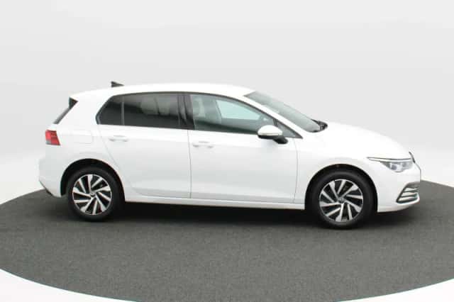 Volkswagen Golf (2022) thumbnail 6