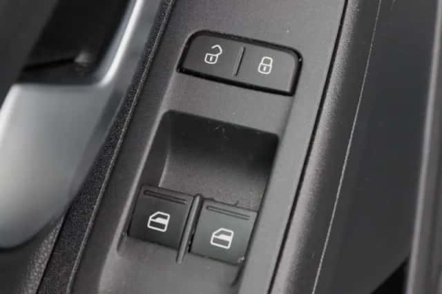 Volkswagen Up! (2023) thumbnail 17