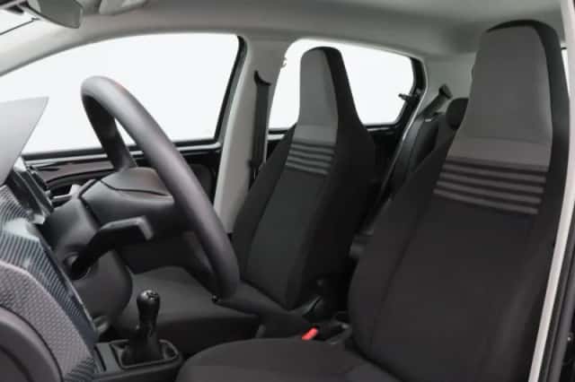 Volkswagen Up! (2023) thumbnail 18