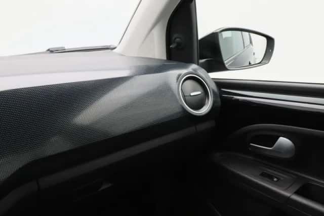 Volkswagen Up! (2023) thumbnail 20