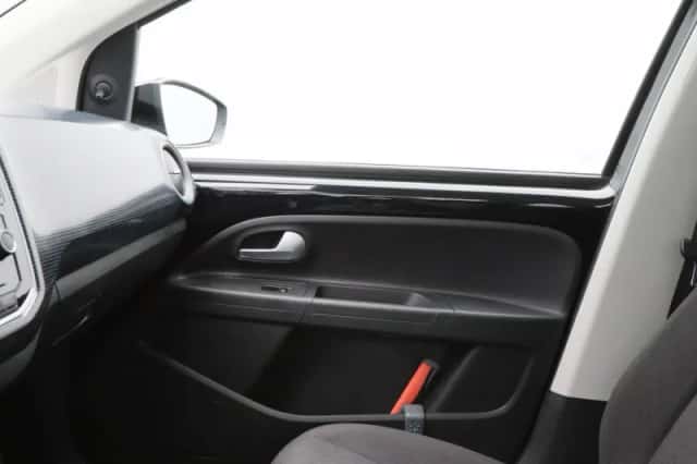 Volkswagen Up! (2023) thumbnail 21