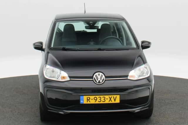 Volkswagen Up! (2023) thumbnail 4