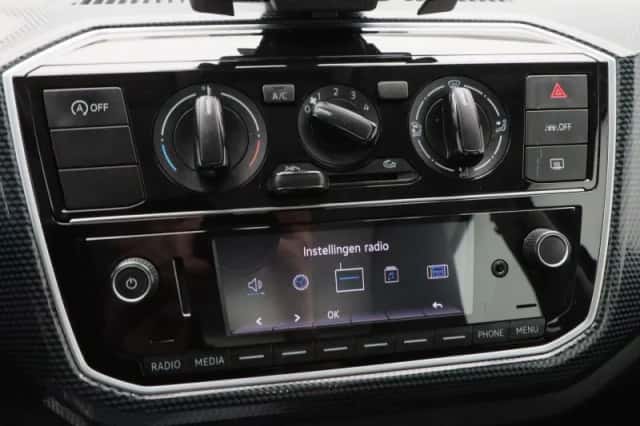 Volkswagen Up! (2023) thumbnail 4