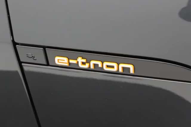 Audi e-tron (2020) thumbnail 12