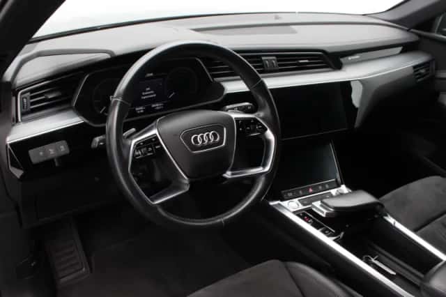 Audi e-tron (2020) thumbnail 8