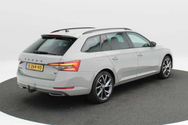 Škoda Superb (2023) thumbnail 2