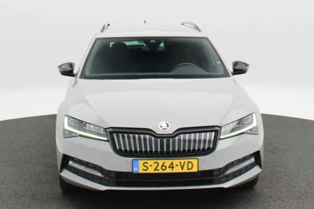 Škoda Superb (2023) thumbnail 4