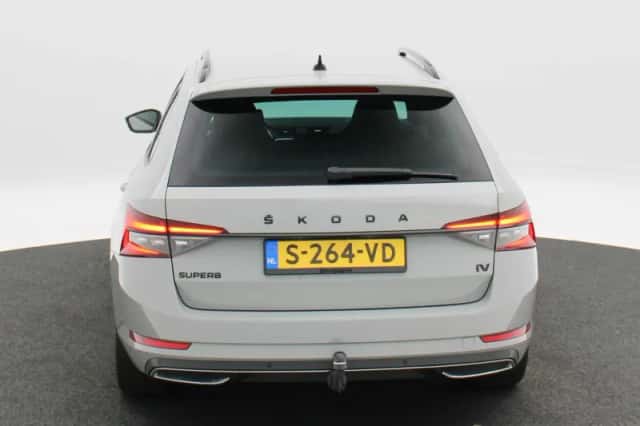 Škoda Superb (2023) thumbnail 5