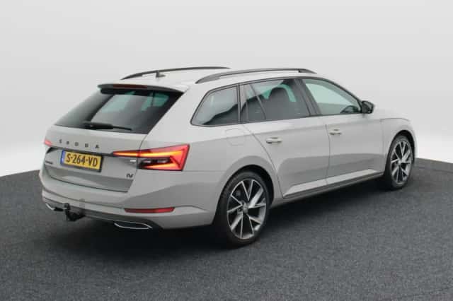 Škoda Superb (2023) thumbnail 2