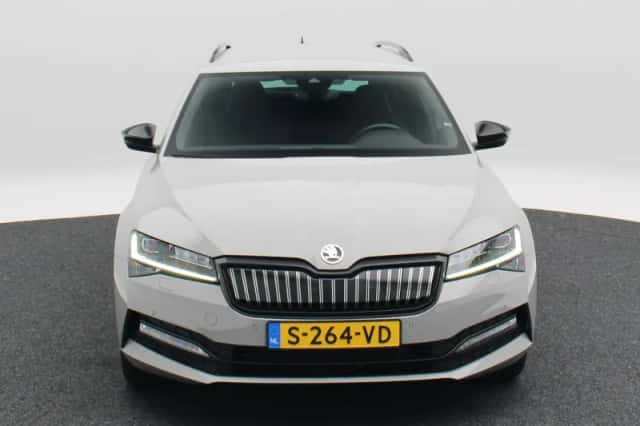 Škoda Superb (2023) thumbnail 4