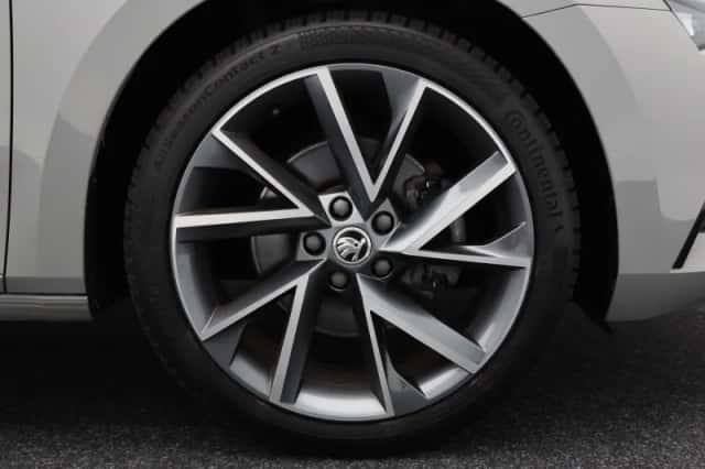 Škoda Superb (2023) thumbnail 5