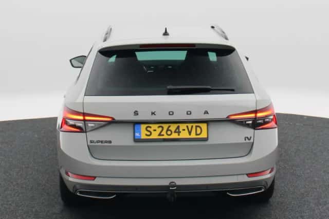Škoda Superb (2023) thumbnail 6
