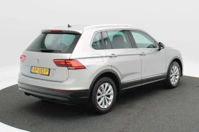 Volkswagen Tiguan (2016) thumbnail 2