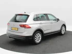 Volkswagen Tiguan (2016) thumbnail 2