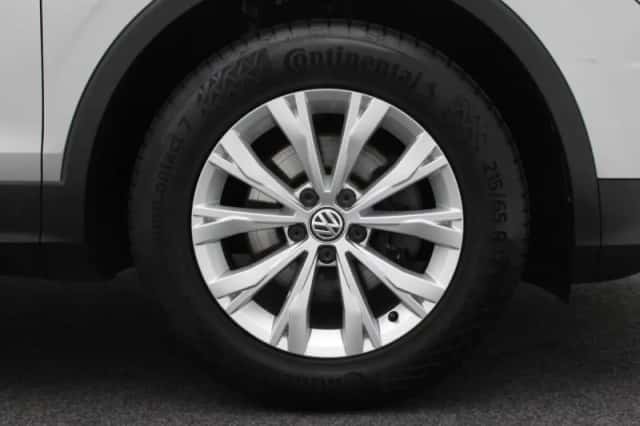 Volkswagen Tiguan (2016) thumbnail 11