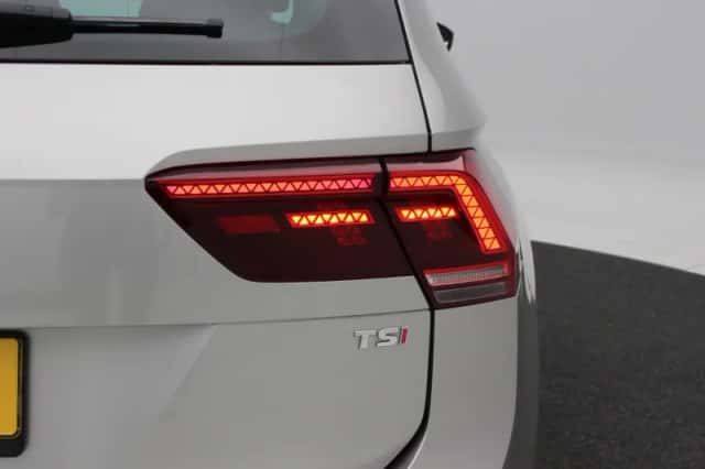 Volkswagen Tiguan (2016) thumbnail 12