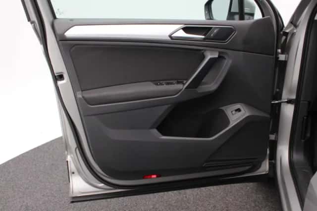 Volkswagen Tiguan (2016) thumbnail 16