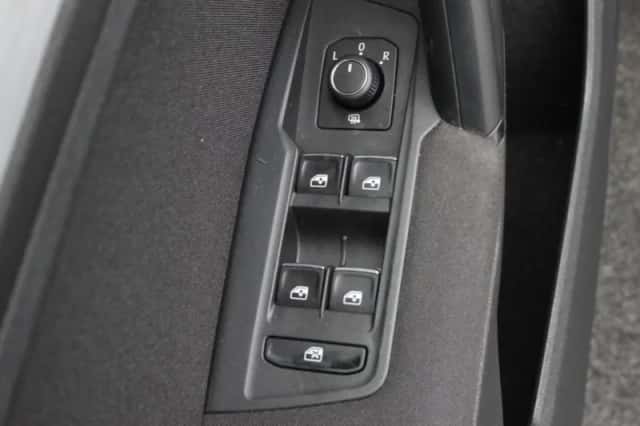 Volkswagen Tiguan (2016) thumbnail 17