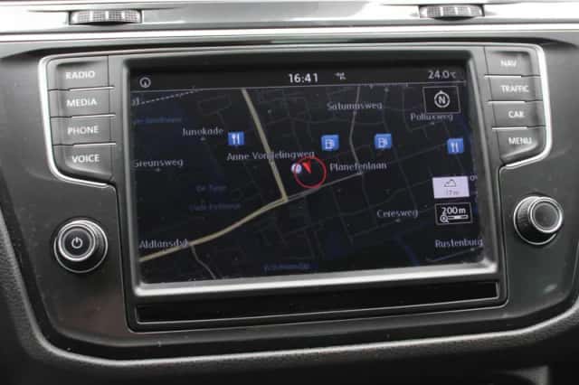 Volkswagen Tiguan (2016) thumbnail 21